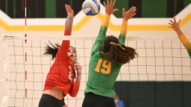 Mira Costa vs. Mater Dei girls volleyball by Heston Quan 8-29-23082920239 (1)